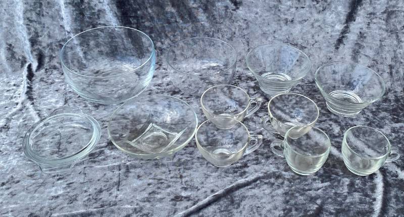 lot 205 image: various Glassware