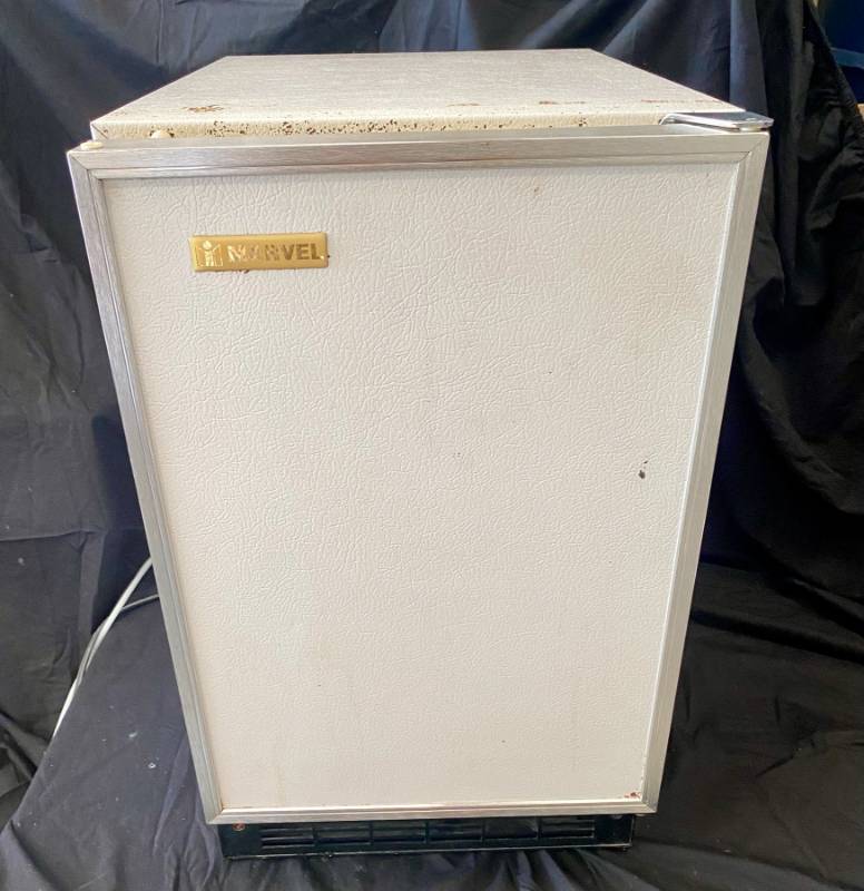 lot 59 image: Marvel Ice Maker