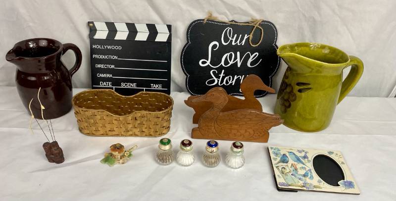 lot 80 image: 2 Pitchers 4 Vintage Salt and Pepper Shakers and miscellaneous