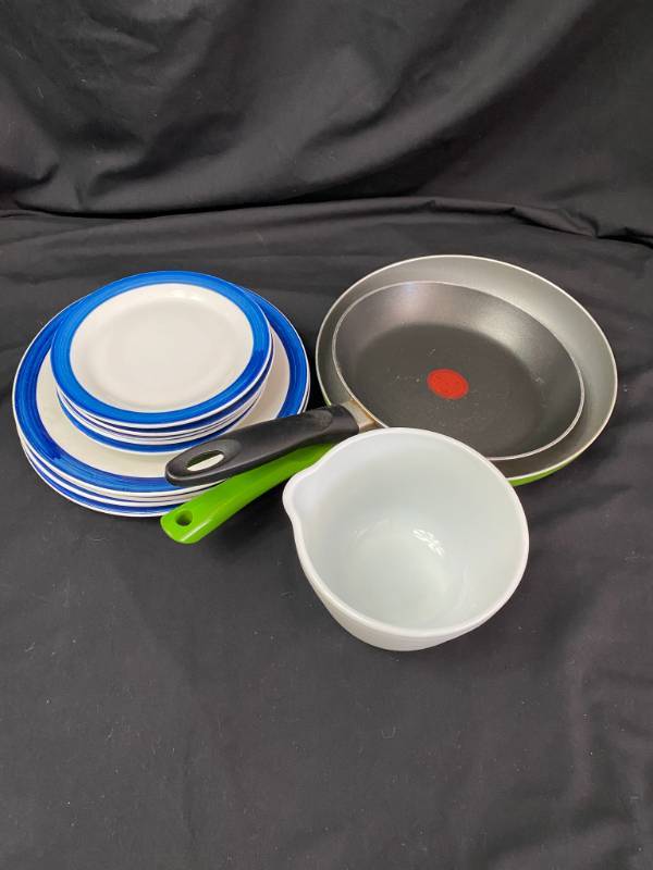 lot 14 image: Frying Pans, Mainstays Dishes & White Mixing bowl