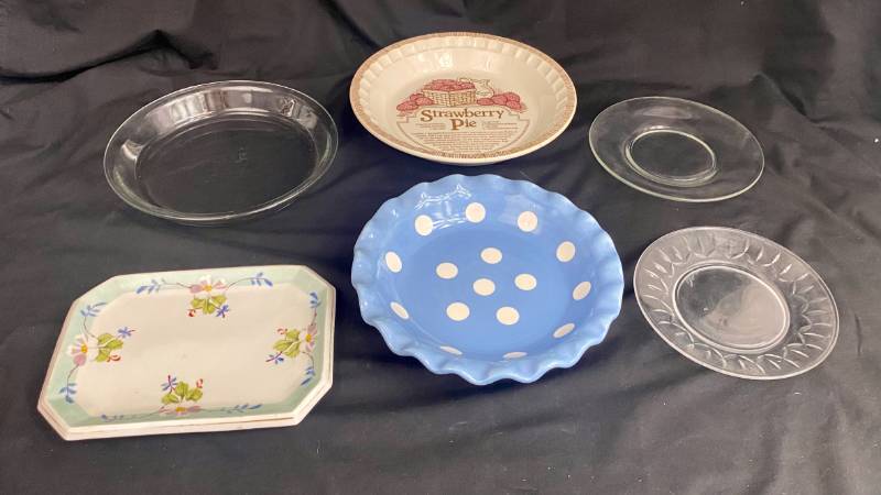 lot 64 image: Vintage Pie Plates