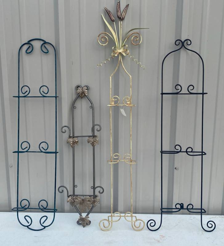 lot 66 image: Metal Wall Decorative Plate Racks
