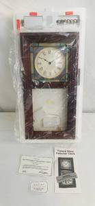 lot 7 image: Stained Glass Collector Clock by the Danbury Mint