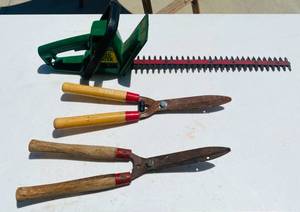 lot 157 image: 22 Hedge Trimmer and 2 Handheld Hedge Trimmer Clippers