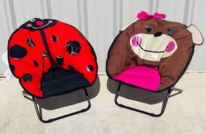 lot 11 image: 2 Kids Collapsible Camping Chairs