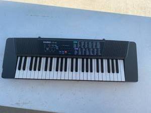 lot 162 image: Casio Keyboard (no cords)