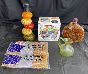 lot 41 image: Chopper, Spongers and Decorative Kitchen Items