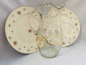 lot 52 image: 1930s Georgian Homer Laughlin Rambler Rose Platters Vintage Hand Blown Glass Pitcher