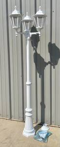 lot 61 image: White Outdoor 3 Arm Light Fixture