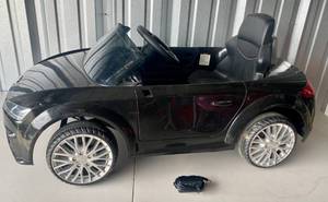 lot 77 image: Tobb Kids Ride on Audi TT RS Electric Car
