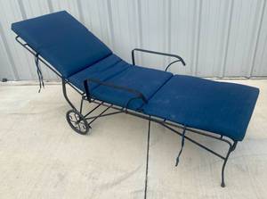 lot 79 image: Outdoor Lounge Chair