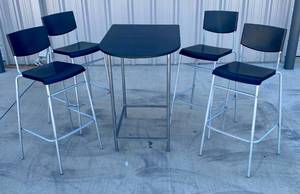 lot 96 image: Table with 4 Chairs