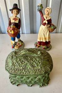 lot 106 image: 2 Fall Deco Figurines and Ceramic Trinket Box