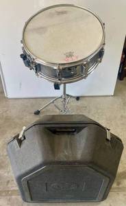 lot 192 image: CB 5.5x14 Snare Drum Kit with Stand and Case