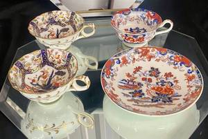 lot 12 image: Amherst Japan (Numbered)Tea Cup & Saucer & 2 Asian Style Tea Cups