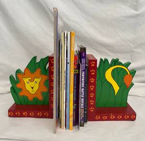 lot 28 image: Set of Bookends and Various Childrens Books