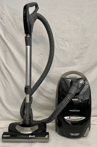 lot 41 image: Kenmore Vacuum Cleaner model #116 28614801 with Powermate