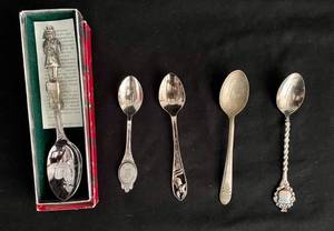 lot 43 image: 5 Collectors Spoons