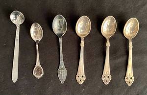 lot 44 image: 6 Collectors Spoons
