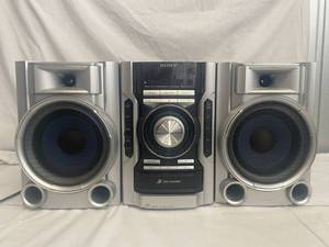 lot 46 image: Sony Compact Disk Receiver, AMFM Stereo model #HCD-EC55 w Sony speakers model #SS-EC55S
