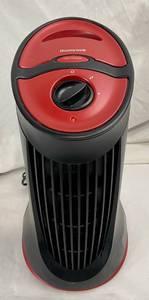 lot 63 image: Honeywell  Quietclean Compact Air purifier