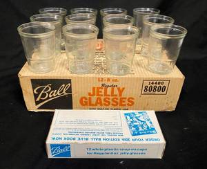 lot 65 image: Vintage Ball 8oz Jelly Jars with snap on lids