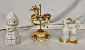 lot 84 image: Heritage House Carousel Precious Moments Figurine & Ceramic Ducks