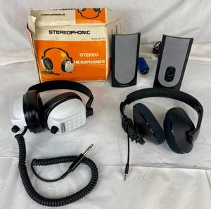 lot 91 image: Vintage Stereophonic Stereo Headphones model M1-77V 2 Creative Speakers X-Box Headphones