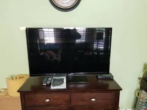 lot 10 image: Samsung smart TV - Different location and pick up date - Arlington