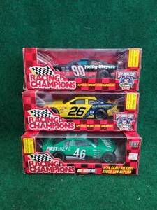 lot 39 image: Nascar 124 diecast car collectibles