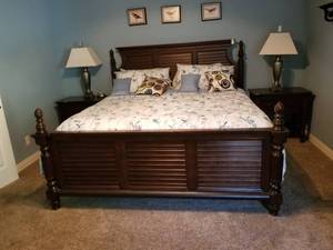 lot 26 image: King size bed different location and pick up date - Arlington