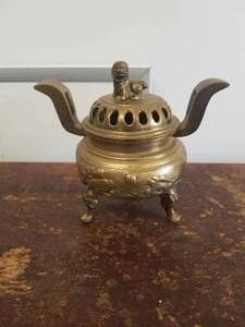 lot 31 image: Brass Incense Burner Foo Dog Lid