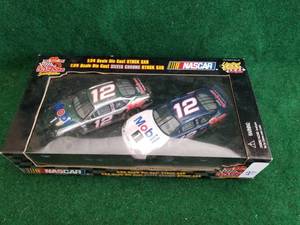 lot 49 image: Nascar 124 diecast car collectibles