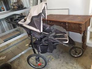 lot 60 image: Stroller
