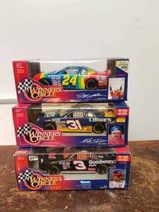 lot 89 image: Nascar 124 diecast car collectibles