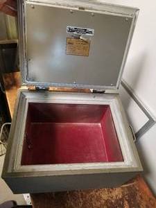 lot 93 image: Hercules safe with keys