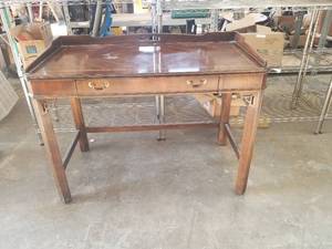 lot 116 image: Vintage desk