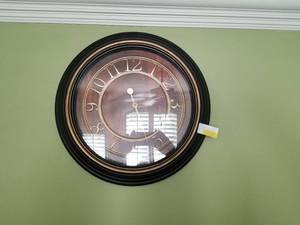 lot 117 image: Wall clock different location and pick up date - Arlington