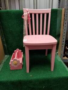 lot 124 image: Pink chair