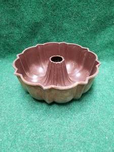lot 136 image: Bundt cake pan