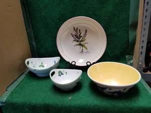 lot 153 image: Home decorations - bowls