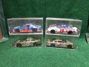 lot 162 image: Nascar 124 diecast car collectibles
