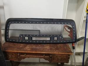 lot 169 image: 08-2018 Dodge grill with LED lights