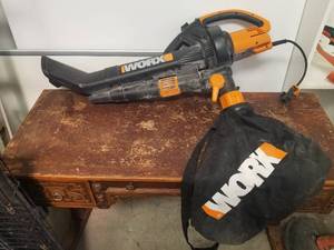 lot 170 image: Worx electric vacuum and blower combo