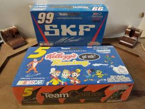 lot 189 image: Nascar 124 diecast car collectibles