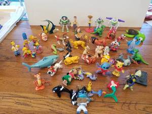 lot 207 image: Disney action figures