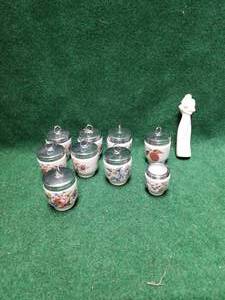 lot 233 image: Porcelain containers