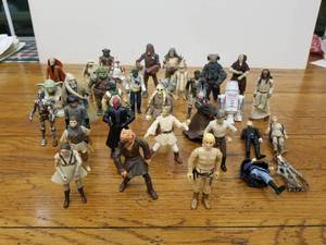 lot 226 image: Star Wars action figures
