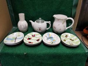 lot 245 image: Kitchen Decor. lot