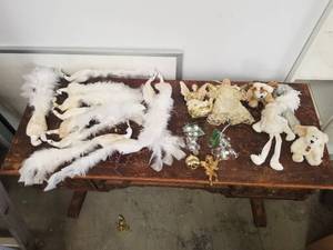 lot 261 image: Christmas decorations